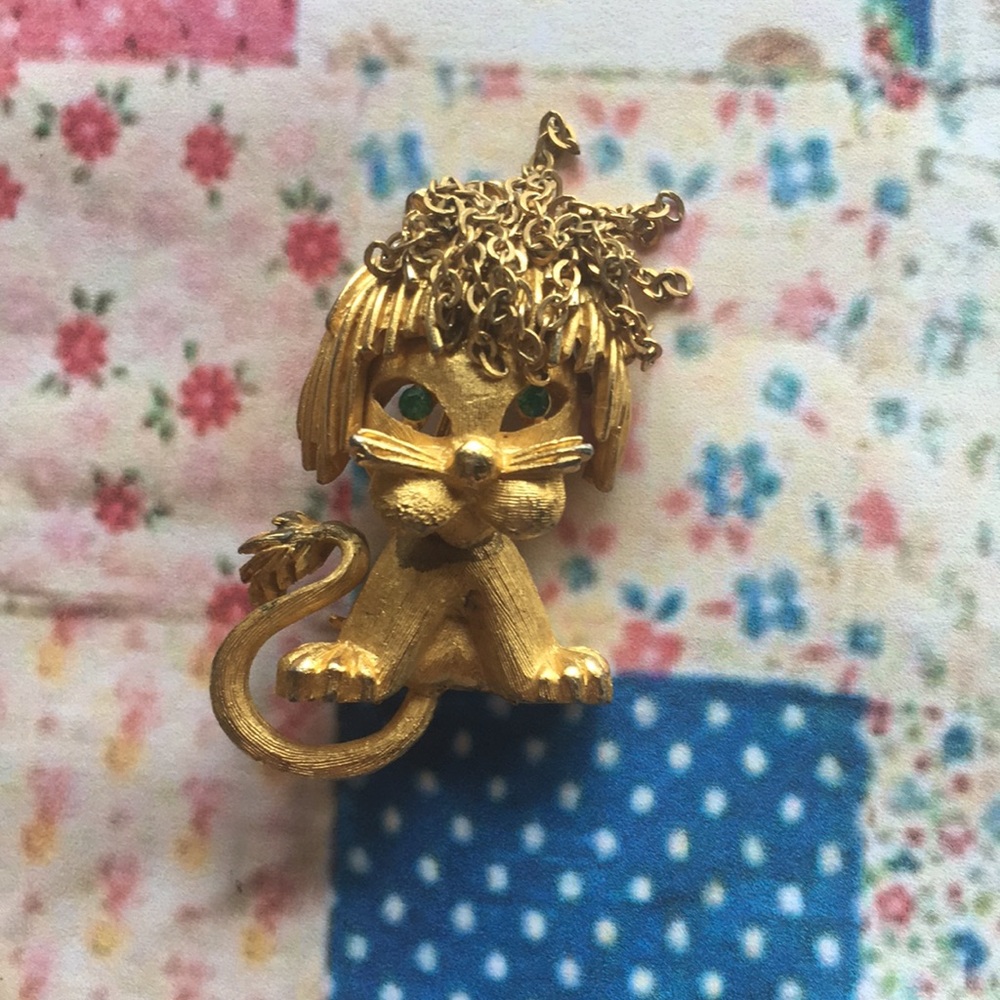 1960s lion pin